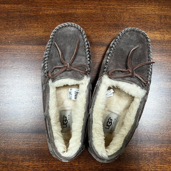 UGG Slipper - Picture 1 of 5